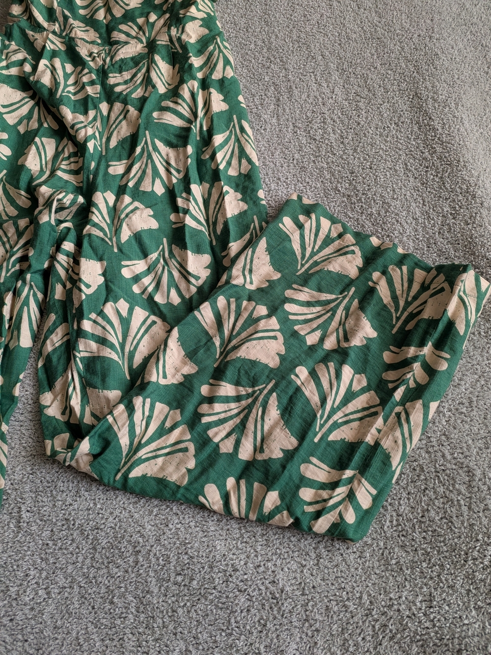 🌼B2G1🌼 Monteau Green and Cream Tropical-Leaf Wide-Leg Jumpsuit - Picture 2 of 9
